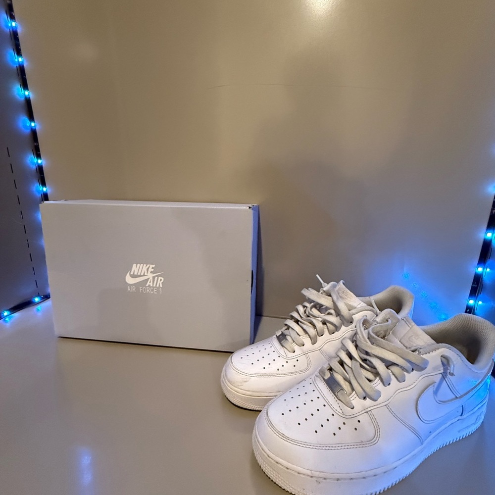Nike White Sneakers Modern Mesh Design